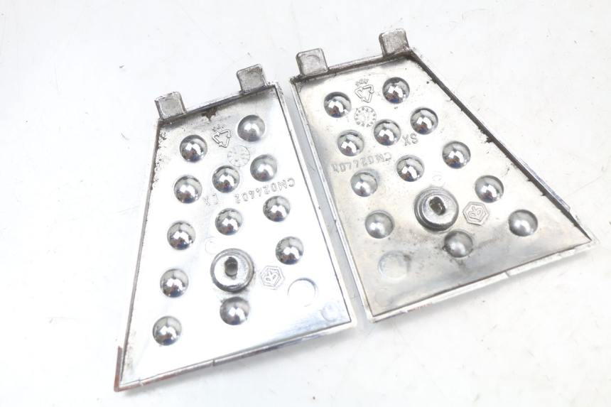 photo de CACHE CHASSIS LATERAL DROIT PIAGGIO XEVO - X EVO 125 (2007 - 2017) - Zoom état d’usage