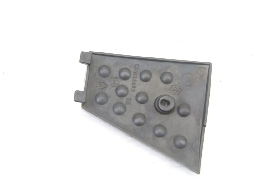 photo de CACHE CHASSIS LATERAL DROIT PIAGGIO XEVO - X EVO 125 (2007 - 2017) - Autre angle de vue