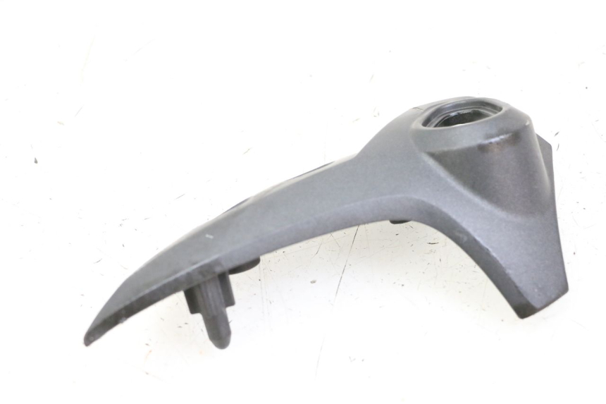 photo de CACHE CHASSIS LATERAL DROIT YAMAHA FZ6 FAZER S2 600 (2007 - 2011) - Gros plan technique