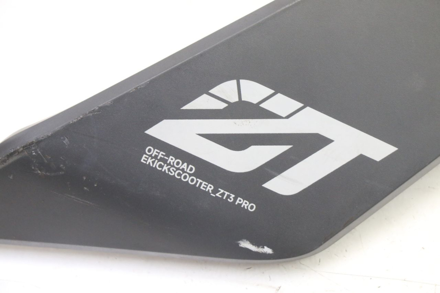 photo de CACHE CHASSIS LATERAL DROIT SEGWAY NINEBOT ZT3 PRO 1 - Zoom état d’usage