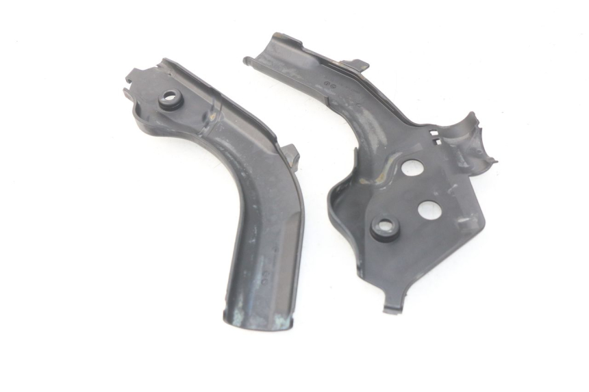 photo de CACHE CHASSIS LATERAL HUSQVARNA FC 350 (2019 - 2022) - Gros plan technique