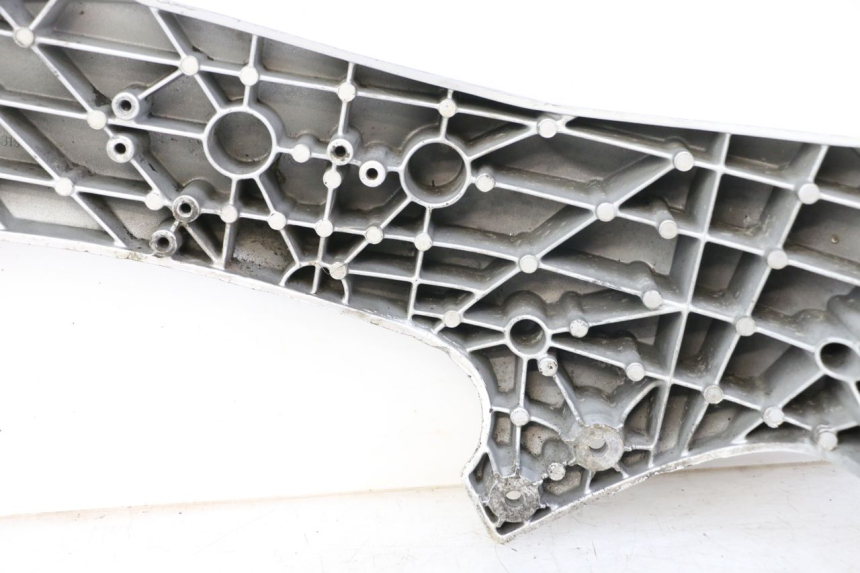 photo de CACHE CHASSIS LATERAL GAUCHE APRILIA RS 50 (1999 - 2005) - Points de fixation