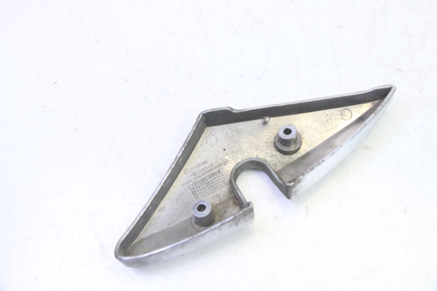 photo de CACHE CHASSIS LATERAL GAUCHE HYOSUNG GV AQUILA 125 (2000 - 2009) - Autre angle de vue