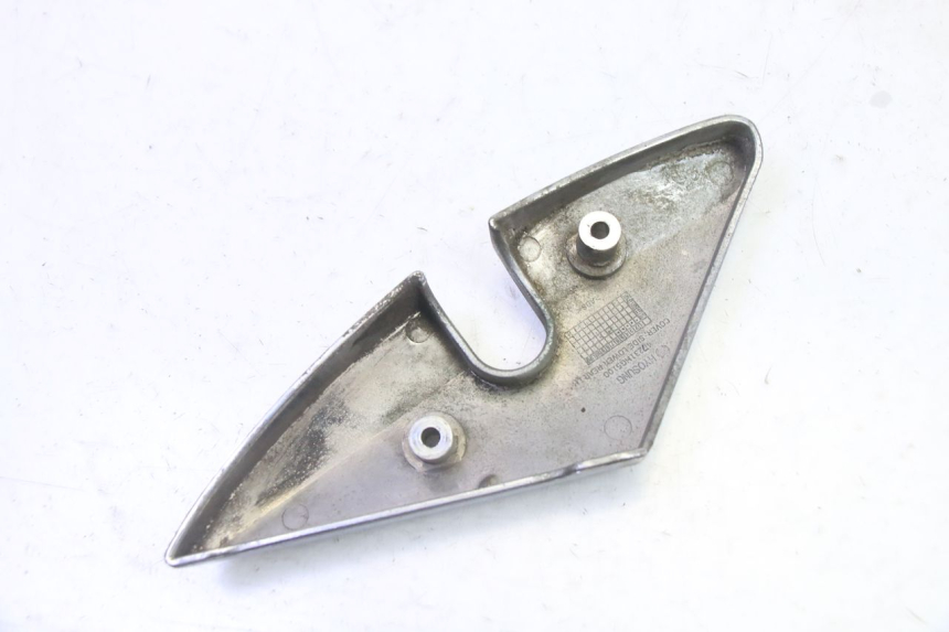 photo de CACHE CHASSIS LATERAL GAUCHE HYOSUNG GV AQUILA 125 (2000 - 2009) - Gros plan technique