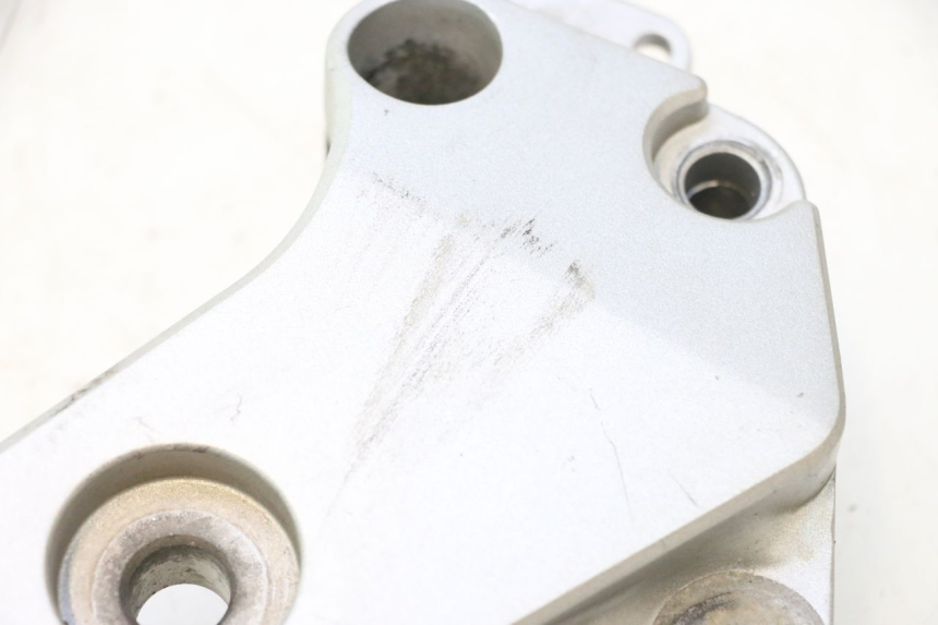 photo de CACHE CHASSIS LATERAL GAUCHE HONDA CB F HORNET 600 (2005 - 2006) - Points de fixation