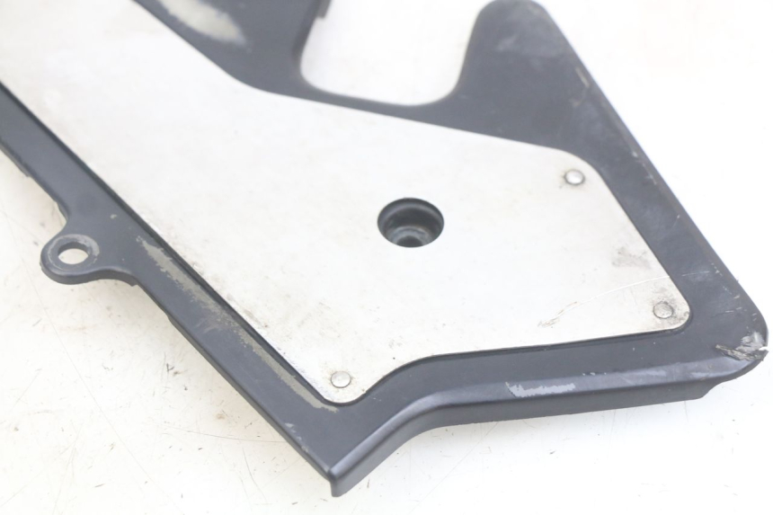 photo de CACHE CHASSIS LATERAL GAUCHE HONDA CBR F SC25 1000 (1989 - 1992) - Zoom état d’usage