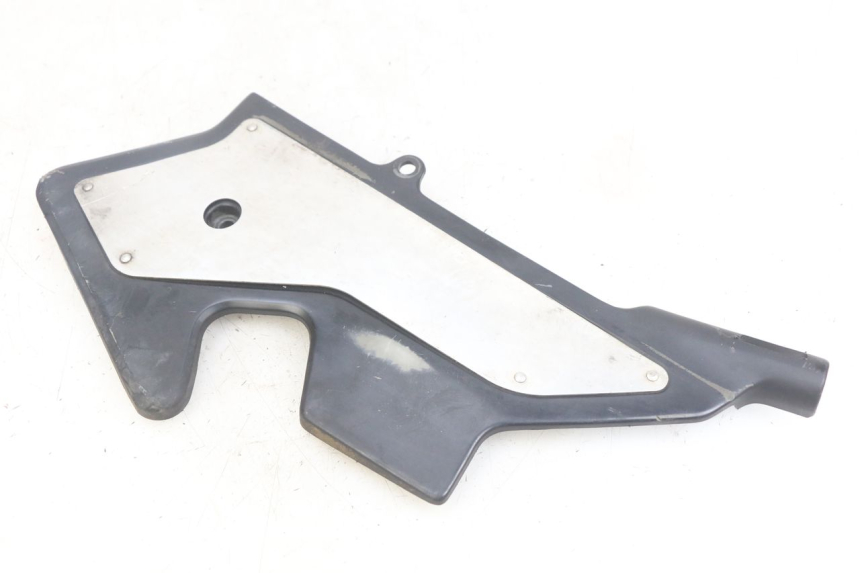 photo de CACHE CHASSIS LATERAL GAUCHE HONDA CBR F SC25 1000 (1989 - 1992) - Gros plan technique