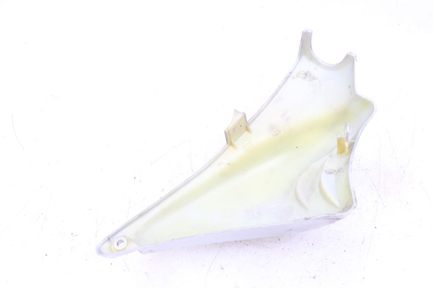 photo de CACHE CHASSIS LATERAL GAUCHE HYOSUNG GF 125 (2001 - 2005) - Autre angle de vue