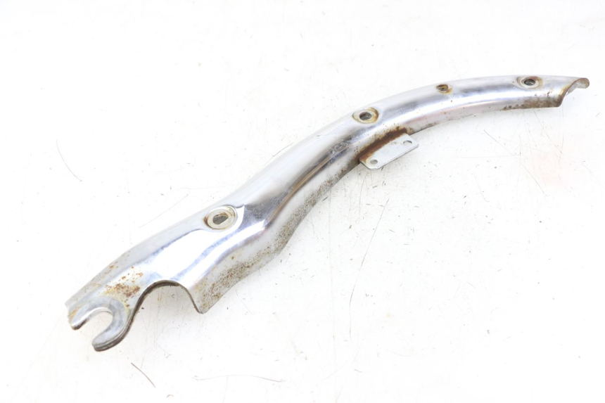 photo de CACHE CHASSIS LATERAL GAUCHE HONDA VT C2 SHADOW 750 (1997 - 2001) - Gros plan technique