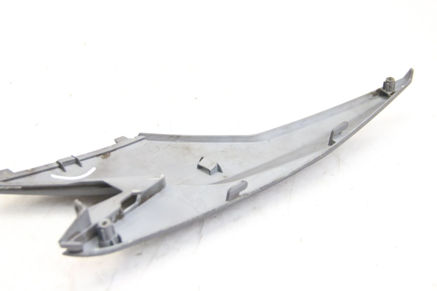 photo de CACHE CHASSIS LATERAL GAUCHE SYM JET 14 4T 50 (2018 - 2022) - Détail de la pièce