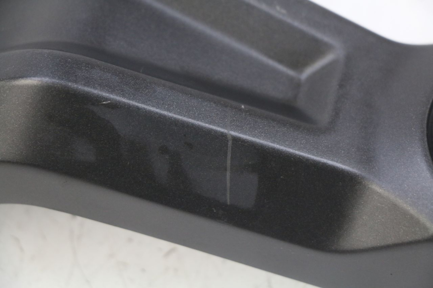 photo de CACHE CHASSIS LATERAL GAUCHE YAMAHA MT-07 MT07 700 (2018 - 2020) - Gros plan technique