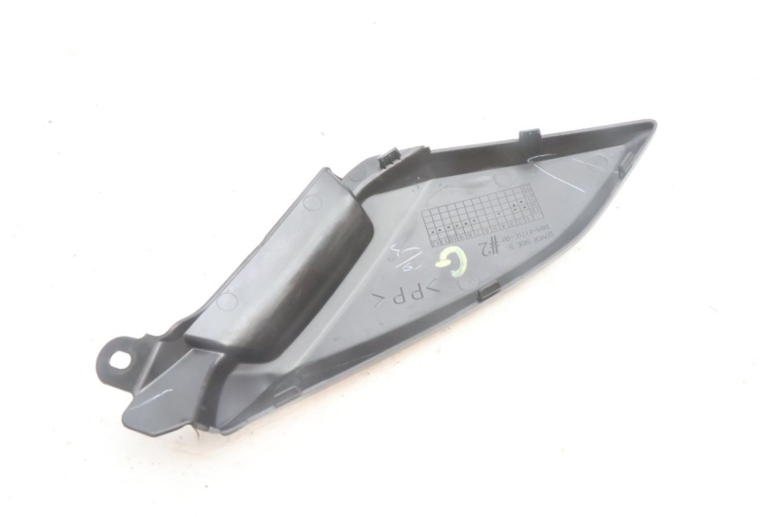 photo de CACHE CHASSIS LATERAL GAUCHE YAMAHA N-MAX NMAX 125 (2021 - 2024) - État de surface