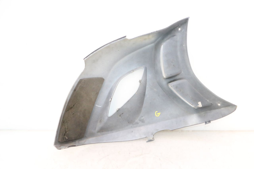 photo de CACHE CHASSIS LATERAL GAUCHE CAN-AM SPYDER RS 1000 (2008 - 2012) - Gros plan technique