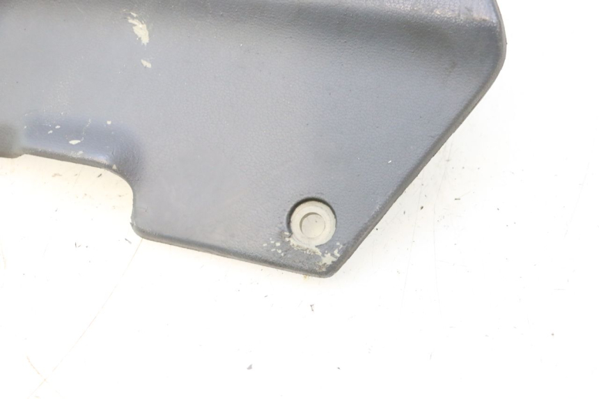 photo de CACHE CHASSIS LATERAL GAUCHE HONDA ST PAN EUROPEAN 1100 (1990 - 2002) - Gros plan technique