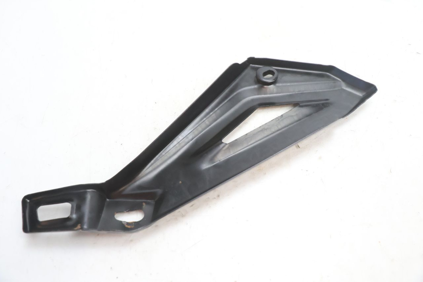 photo de CACHE CHASSIS LATERAL GAUCHE YAMASAKI STREET 50 (2013 - 2018) - Vue d’ensemble