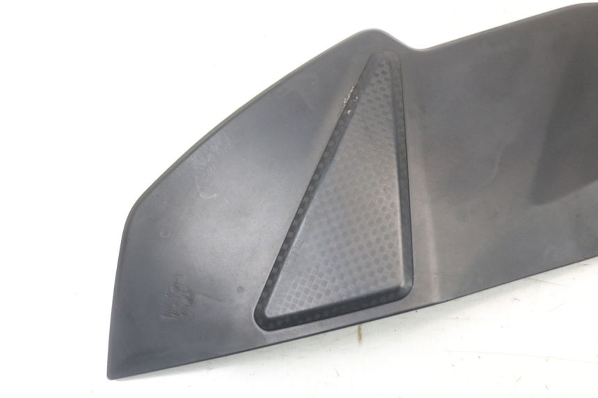 photo de CACHE CHASSIS LATERAL GAUCHE SUZUKI GSR 750 (2011 - 2017) - Détail de la pièce
