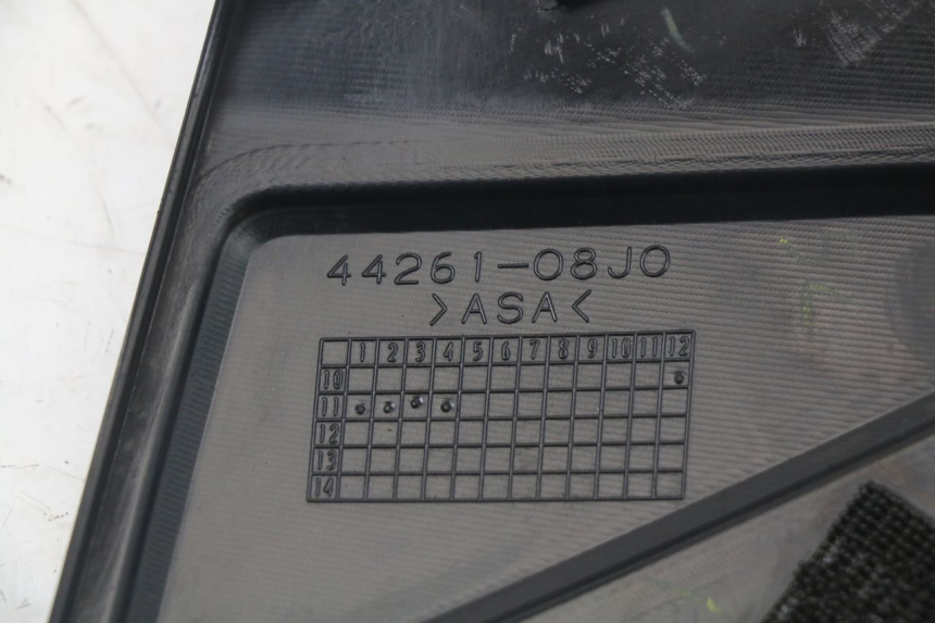 photo de CACHE CHASSIS LATERAL GAUCHE SUZUKI GSR 750 (2011 - 2017) - État de surface