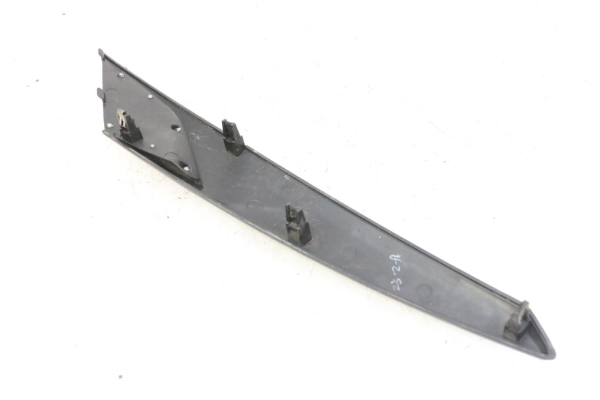 photo de CACHE CHASSIS LATERAL GAUCHE APRILIA SXR 50 (2021 - 2023) - Zoom état d’usage