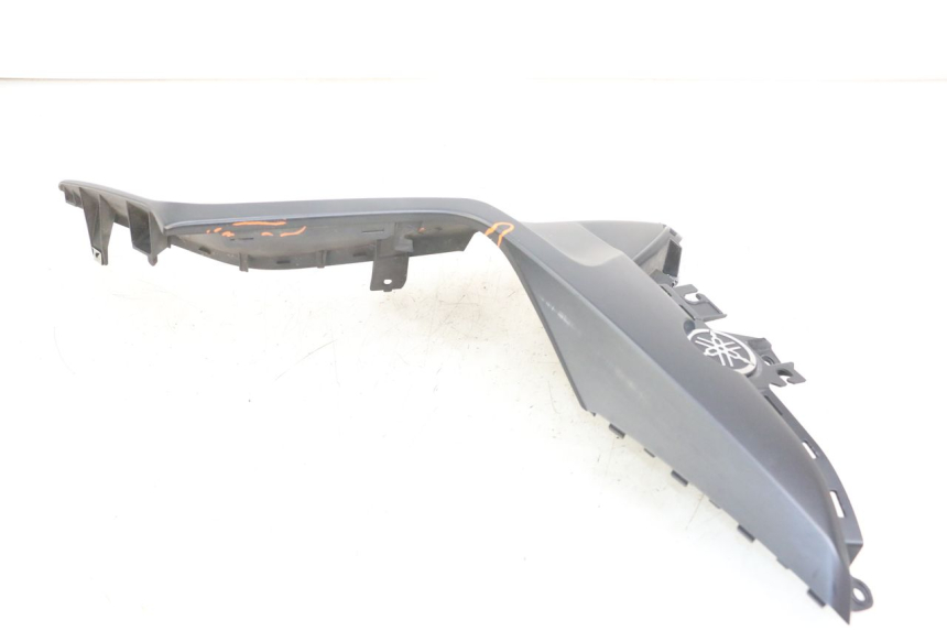 photo de CACHE CHASSIS LATERAL GAUCHE YAMAHA XMAX X-MAX ABS 125 (2017 - 2020) - Vue produit