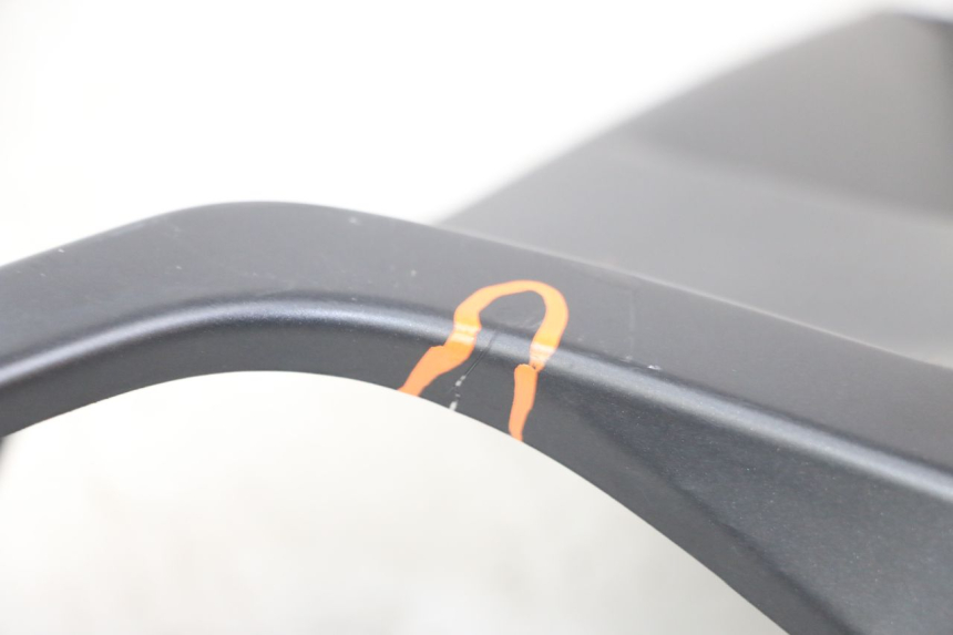 photo de CACHE CHASSIS LATERAL GAUCHE YAMAHA XMAX X-MAX ABS 125 (2017 - 2020) - Détails caractéristiques