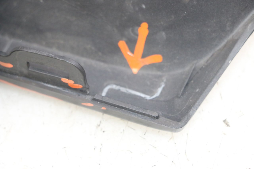 photo de CACHE CHASSIS LATERAL GAUCHE YAMAHA XMAX X-MAX ABS 125 (2017 - 2020) - Zoom état d’usage