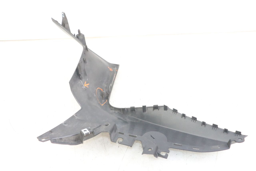 photo de CACHE CHASSIS LATERAL GAUCHE YAMAHA XMAX X-MAX ABS 125 (2017 - 2020) - Points de fixation