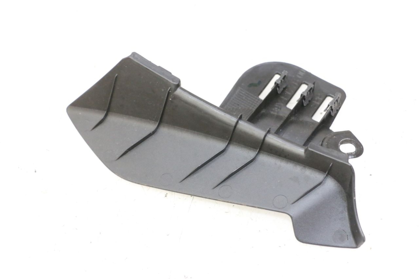 photo de CACHE CHASSIS LATERAL GAUCHE YAMAHA XMAX X-MAX 125 (2021 - 2025) - Zoom état d’usage