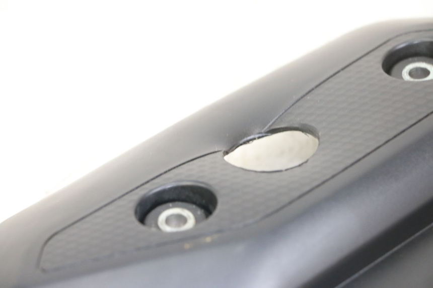 photo de CACHE CHASSIS LATERAL GAUCHE YAMAHA XJ6 ABS 600 (2008 - 2016) - Gros plan technique