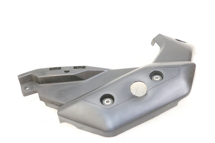 photo de CACHE CHASSIS LATERAL GAUCHE YAMAHA XJ6 ABS 600 (2008 - 2016) - Points de fixation
