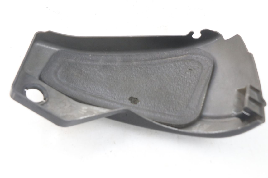 photo de CACHE CHASSIS LATERAL GAUCHE YAMAHA XVS DRAG STAR DRAGSTAR 650 (1997 - 2007) - Gros plan technique