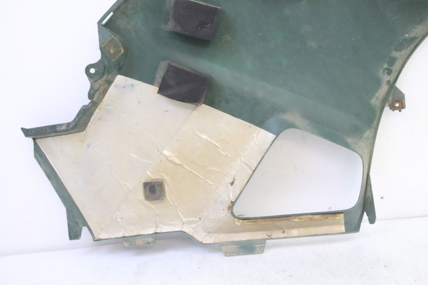 photo de CACHE CHASSIS LATERAL GAUCHE YAMAHA YFM GRIZZLY 550 (2008 - 2015) - Points de fixation