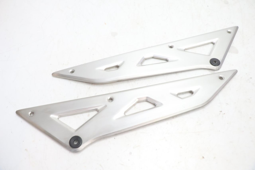 photo de CACHE CHASSIS LATERAL SUZUKI GSX F GSXF 750 (1988 - 1998) - Détail de la pièce