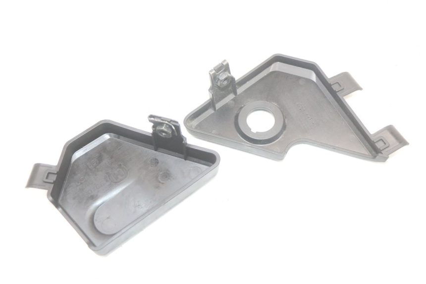 photo de CACHE CHASSIS LATERAL HUSQVARNA SVARTPILEN 401 (2018 - 2023) - Zoom état d’usage