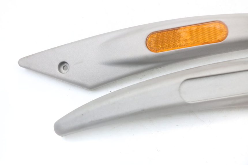 photo de CACHE CHASSIS LATERAL PIAGGIO LIBERTY 4T 50 (2004 - 2008) - Détail de la pièce