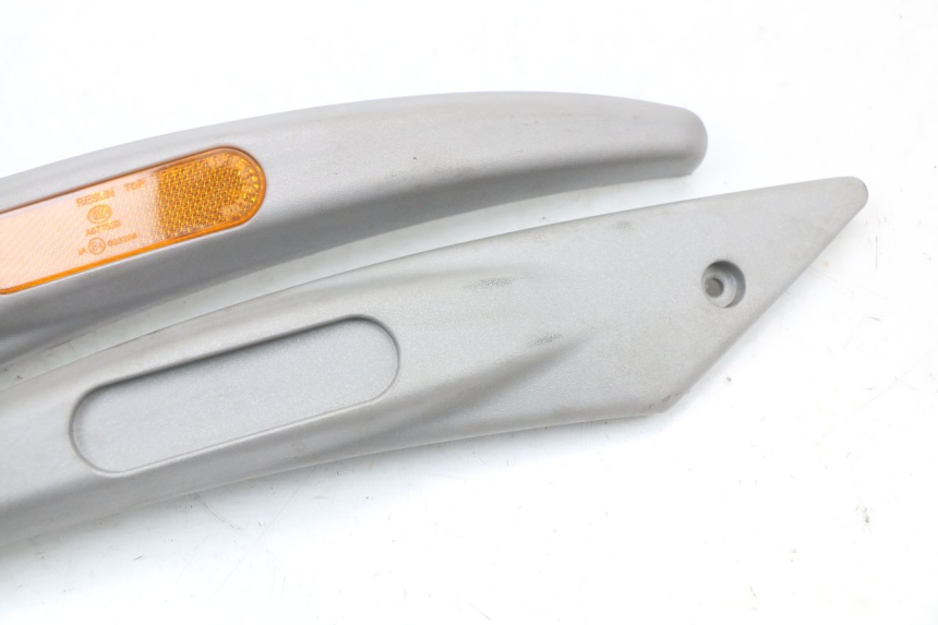 photo de CACHE CHASSIS LATERAL PIAGGIO LIBERTY 4T 50 (2004 - 2008) - Zoom état d’usage