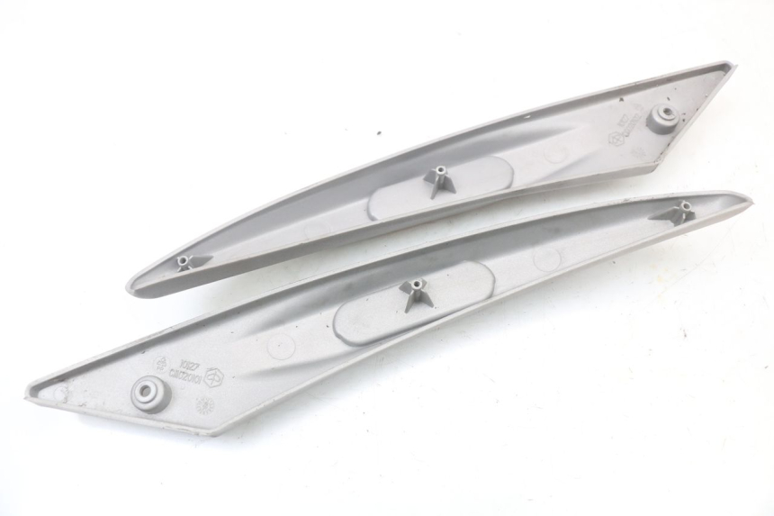 photo de CACHE CHASSIS LATERAL PIAGGIO LIBERTY 4T 50 (2004 - 2008) - Autre angle de vue