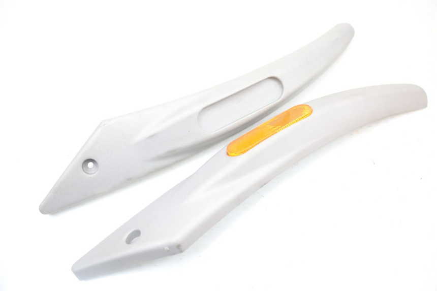 photo de CACHE CHASSIS LATERAL PIAGGIO LIBERTY 4T 50 (2004 - 2008) - Gros plan technique