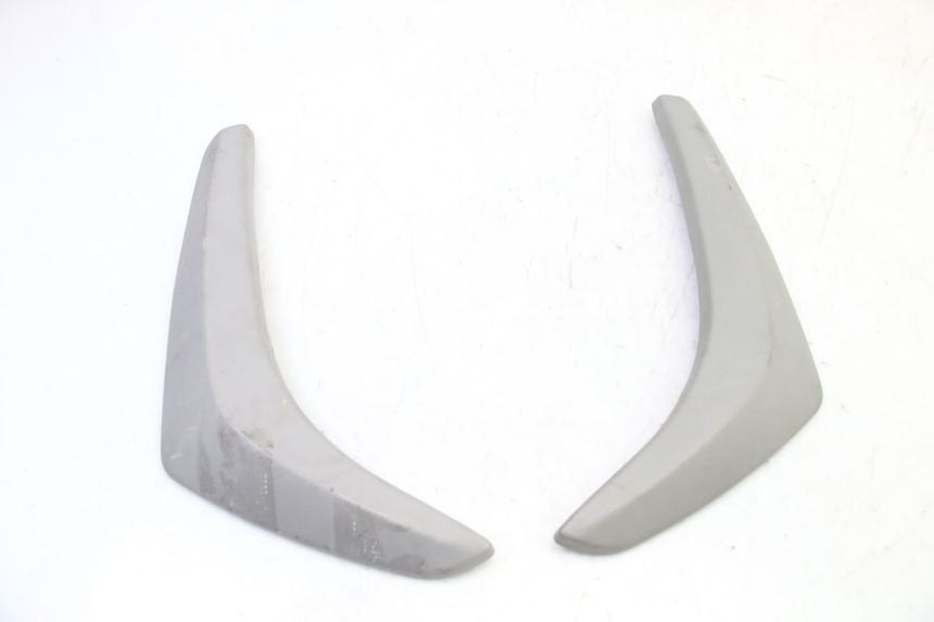 photo de CACHE CHASSIS LATERAL PIAGGIO LIBERTY 4T 50 (2009 - 2015) - Zoom état d’usage