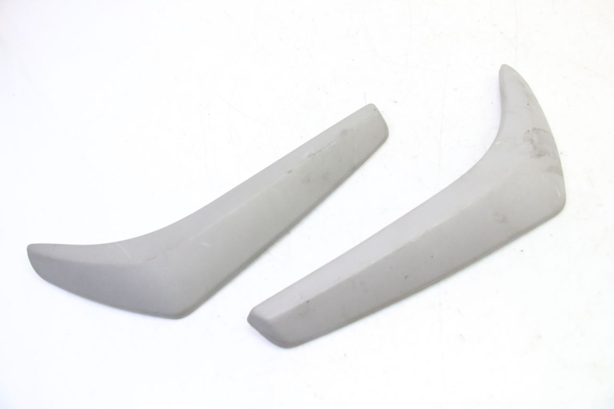 photo de CACHE CHASSIS LATERAL PIAGGIO LIBERTY 4T 50 (2009 - 2015) - Gros plan technique