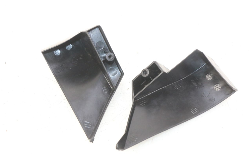 photo de CACHE CHASSIS LATERAL PIAGGIO LIBERTY IGET S 125 (2016 - 2020) - Zoom état d’usage