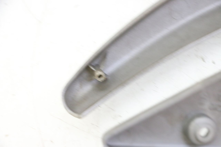 photo de CACHE CHASSIS LATERAL PIAGGIO LIBERTY 125 (1998 - 2008) - Autre angle de vue