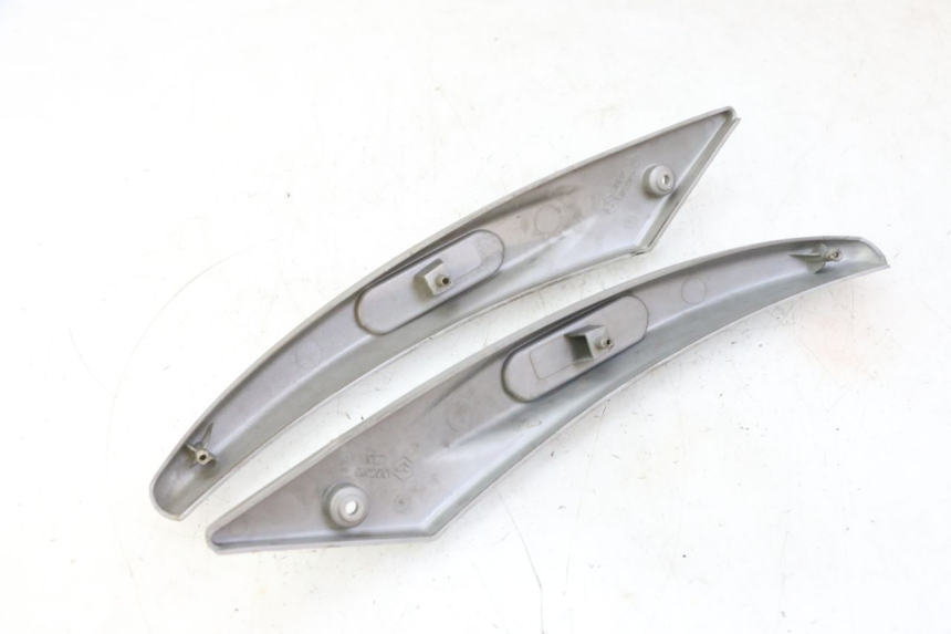 photo de CACHE CHASSIS LATERAL PIAGGIO LIBERTY 125 (1998 - 2008) - Vue d’ensemble