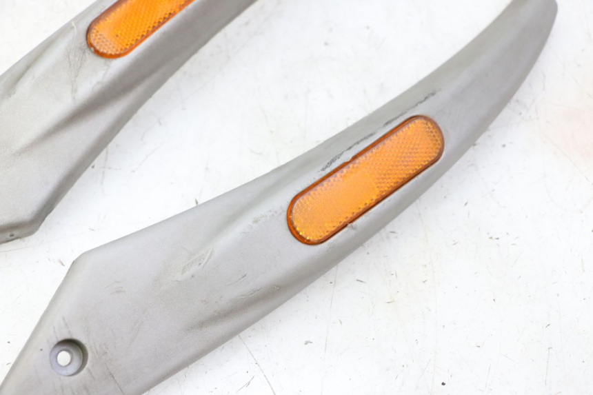 photo de CACHE CHASSIS LATERAL PIAGGIO LIBERTY 125 (1998 - 2008) - Marquages et références