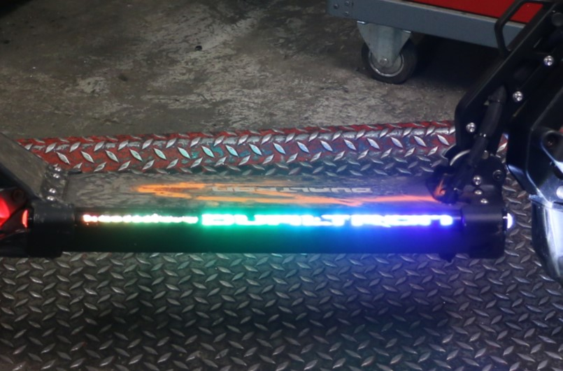 photo de CACHE CHASSIS LATERAL DUALTRON MINI SPECIAL 1 - Gros plan technique