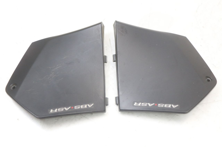 photo de CACHE CHASSIS LATERAL PIAGGIO MP3 HPE 350 (2018 - 2020) - Détail de la pièce