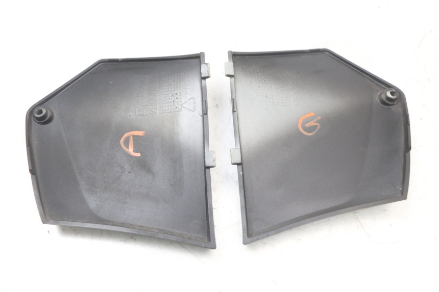 photo de CACHE CHASSIS LATERAL PIAGGIO MP3 HPE 350 (2018 - 2020) - Zoom état d’usage