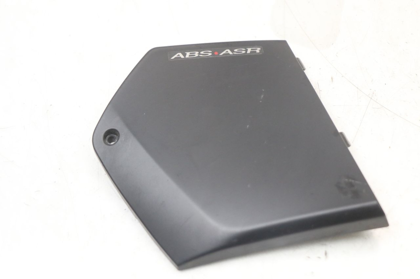 photo de CACHE CHASSIS LATERAL PIAGGIO MP3 HPE 350 (2018 - 2020) - Points de fixation