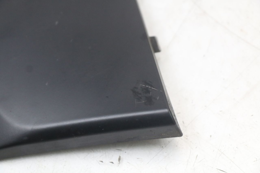 photo de CACHE CHASSIS LATERAL PIAGGIO MP3 HPE 350 (2018 - 2020) - État de surface