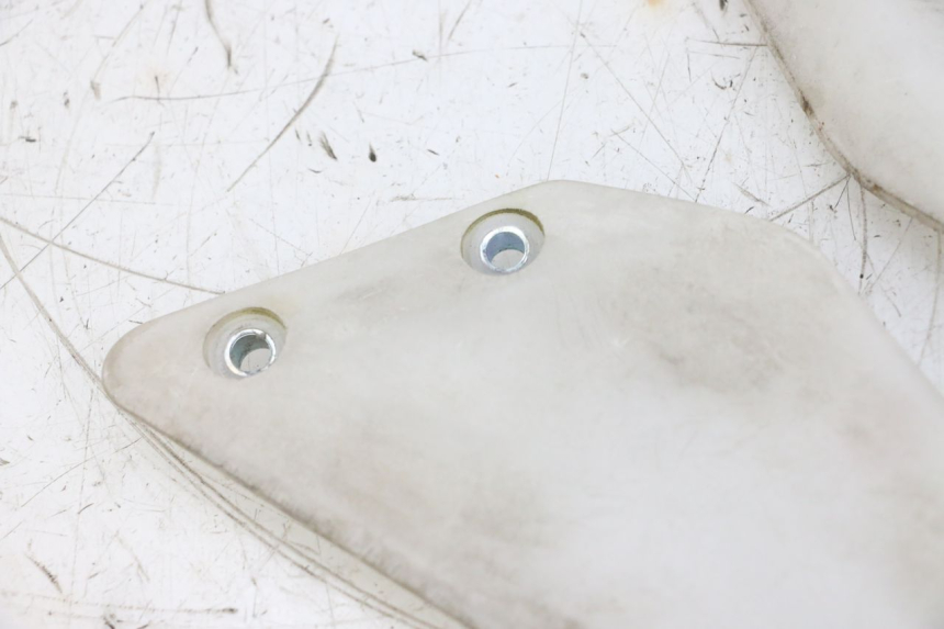 photo de CACHE CHASSIS LATERAL HONDA NSR R 125 (1994 - 2003) - Gros plan technique