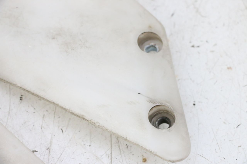photo de CACHE CHASSIS LATERAL HONDA NSR R 125 (1994 - 2003) - Points de fixation